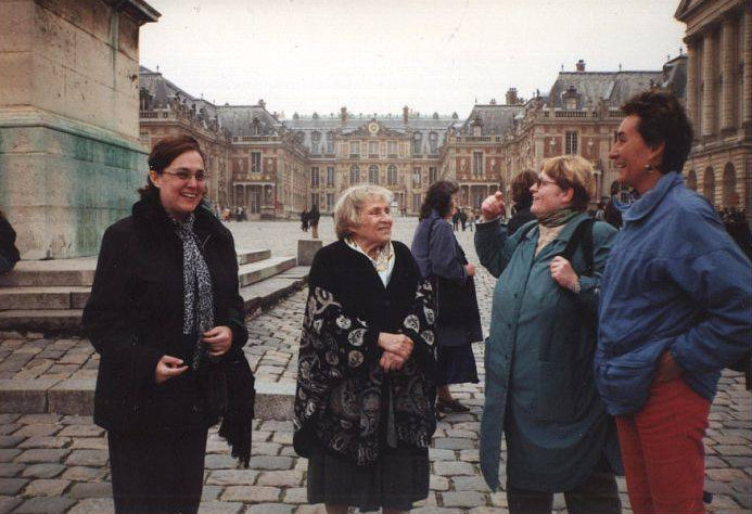 Anne Golon in the courtyard of Versailles
