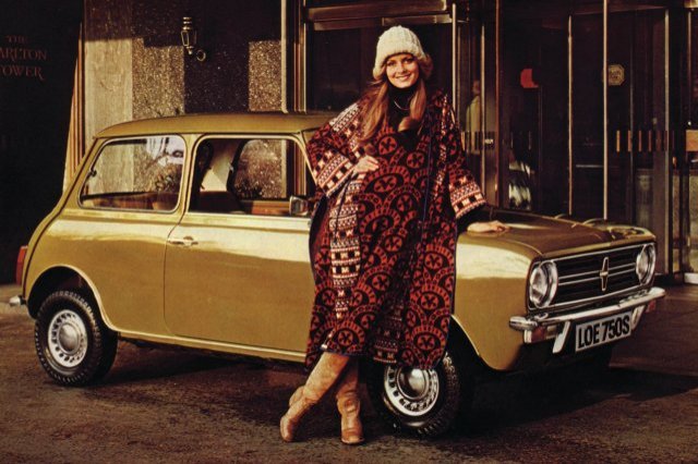 Twiggy and Gold Mini 1976
