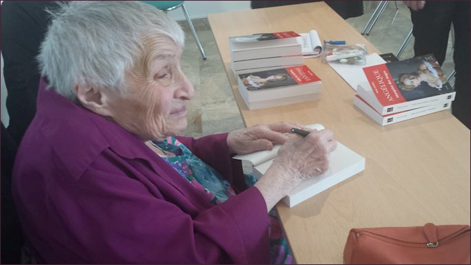 Anne Golon at the Book Signing