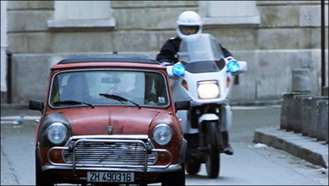 Poplice chase Mini in Paris
