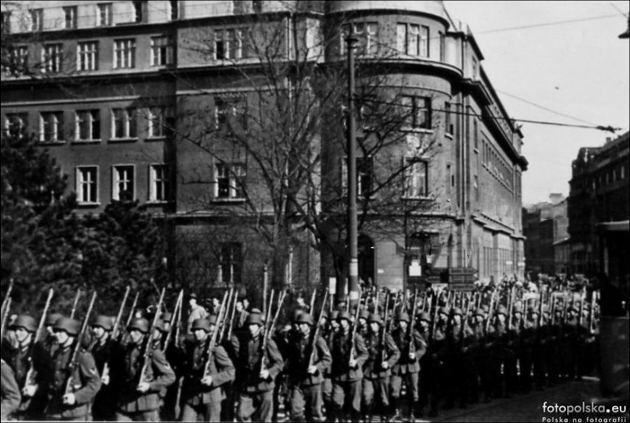 September 1939 marching past the main PO