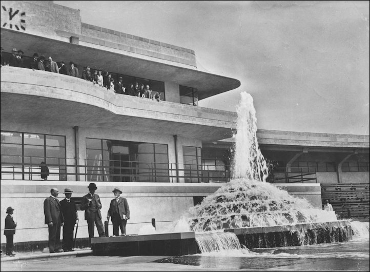 The fountain in 1934