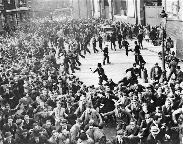 Rioting in Cable Street 1936