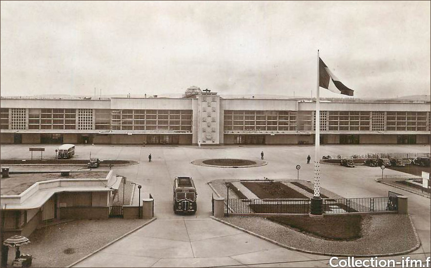 Retro pc posted 1939 entrance to Bourget Airport