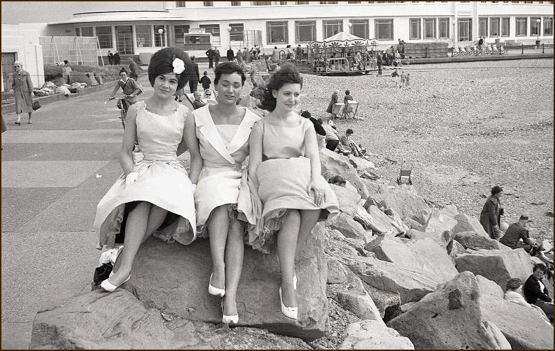 Three Girls at the MH 1950s