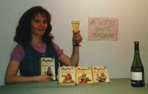 Marijana raising her glass to Anne Golon