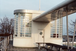 Opposite Aviator Roof Feature