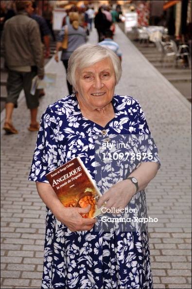 Anne Golon Press Photo