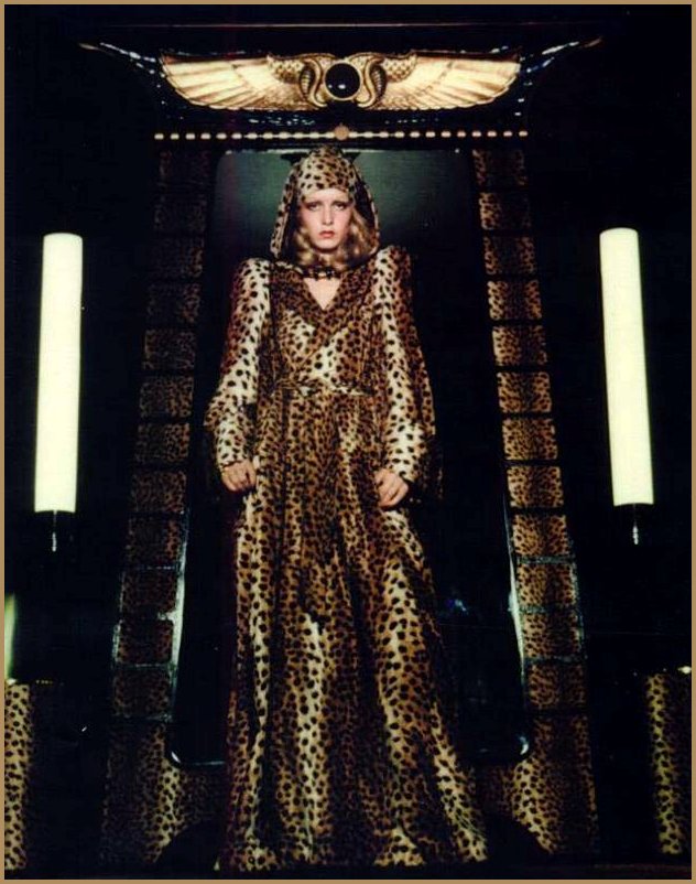 Twiggy as Egypt