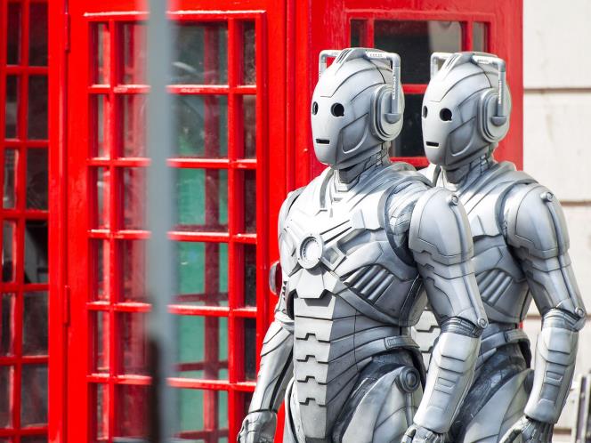 Cyber Men and Kiosk