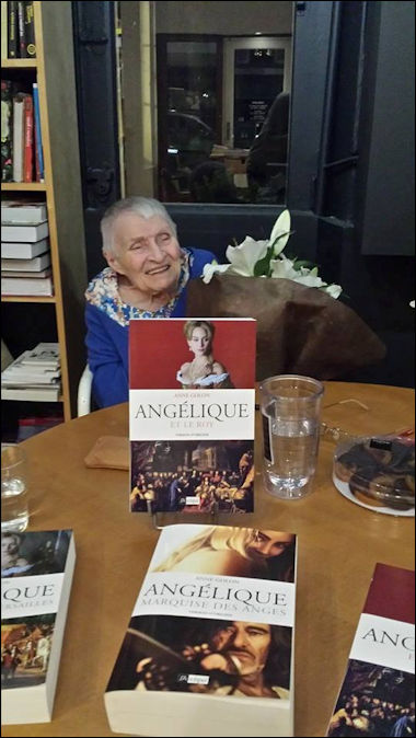 Anne Golon book signing Versailles