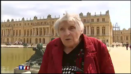 Anne Golon by the fountains