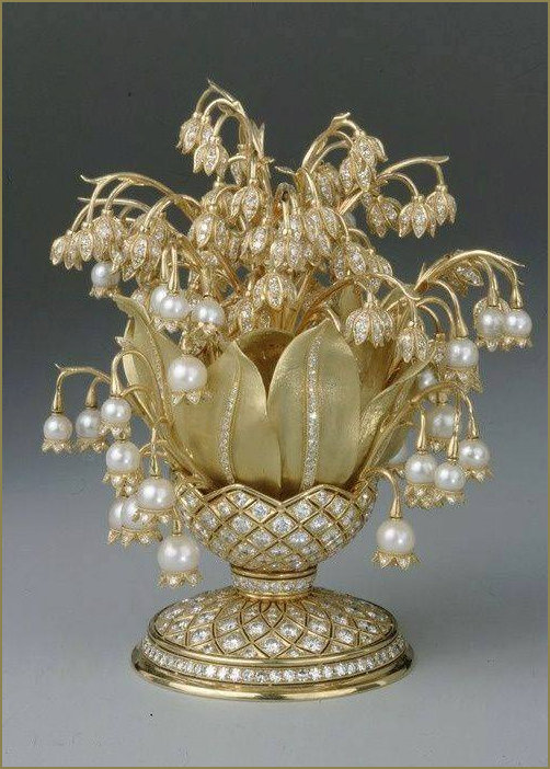 Gold pearl diamond egg