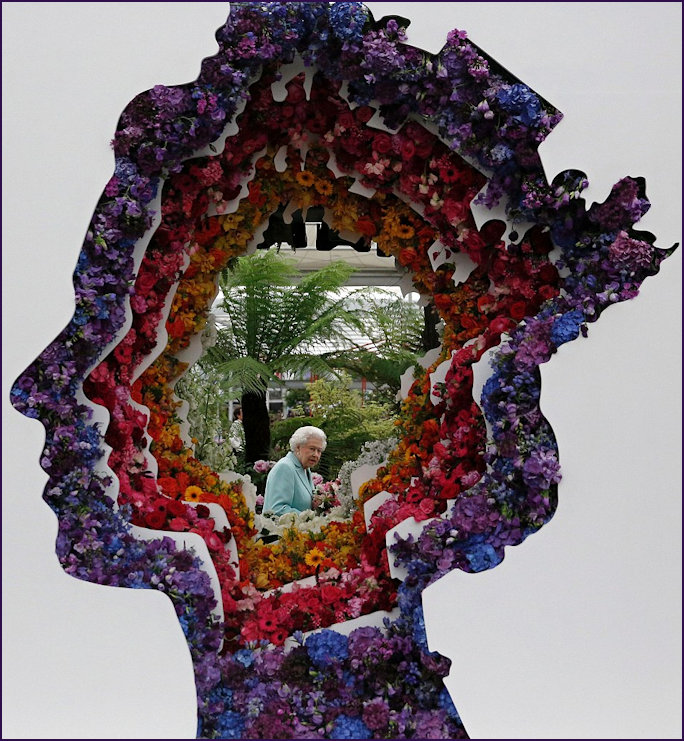 HM Elizabeth II at the 2016 Chelsea Flower Show