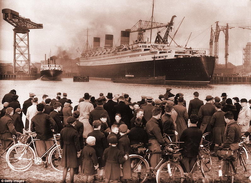 Crowd admiring the Queen Mary in Glasgow 1936