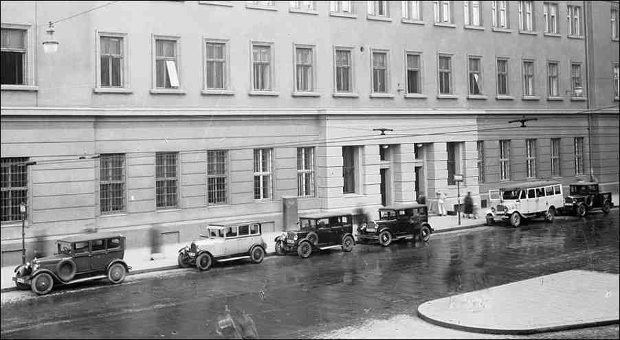Main Post Office detail of 1931 cars