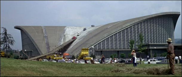 Three escaping Minis and a Fiat Police Car on the Fiat factory roof