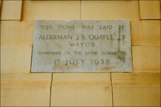 Plaque commemorating the opening of the baths in 1938