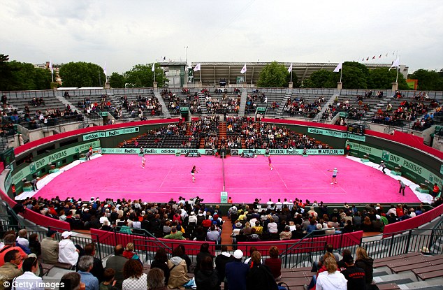 General panoramic view of court