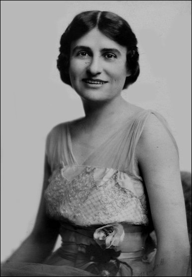 Florence Auer playing Ayesha in 1908