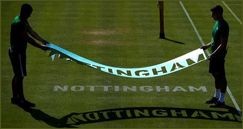 Stencilling Nottingham onto a tennis court 