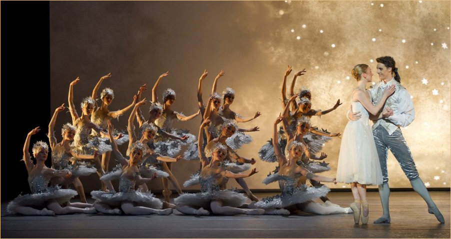 The Corps de Ballet making this a truly romantic background to the fairytale couple