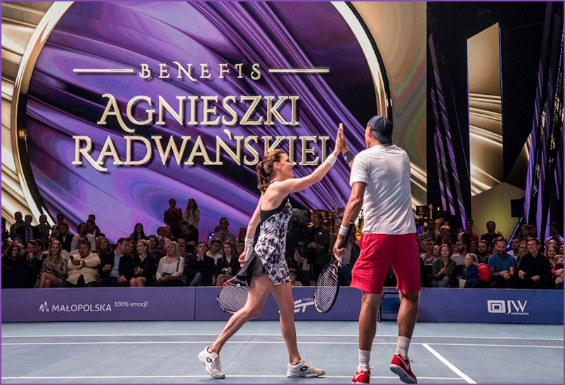 Aga and Kubot high fiving a good shot