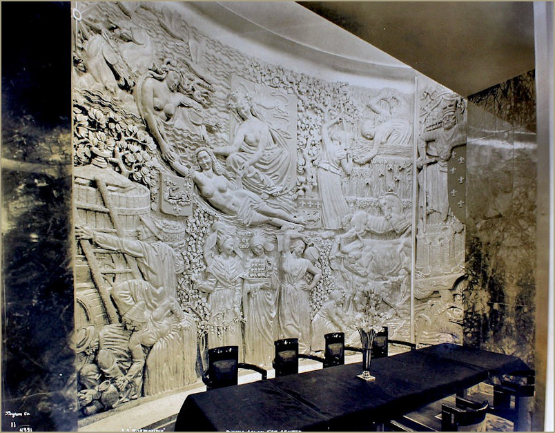 A table in the Dining Salon