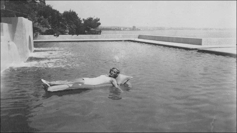 Doris Castlerosse at the Chateau de l'horizon mid-30s
