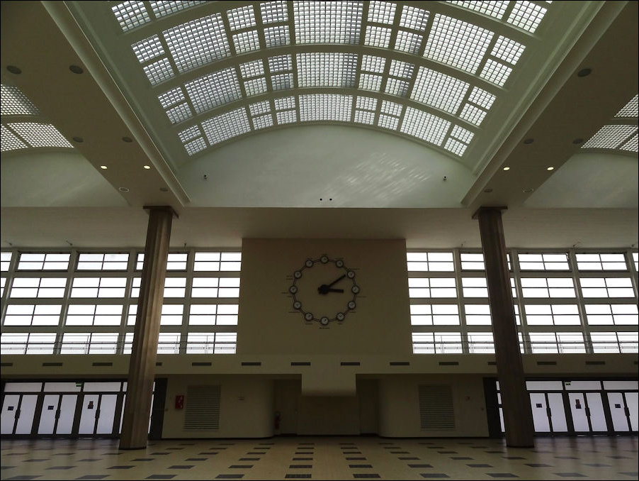 Eight Colonnades Hall