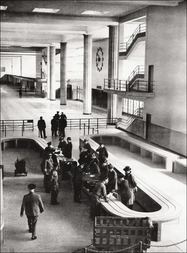Bpurget Customs Hall