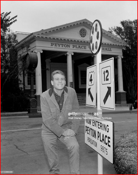 Ryan O'Neal in front of the Town Hall