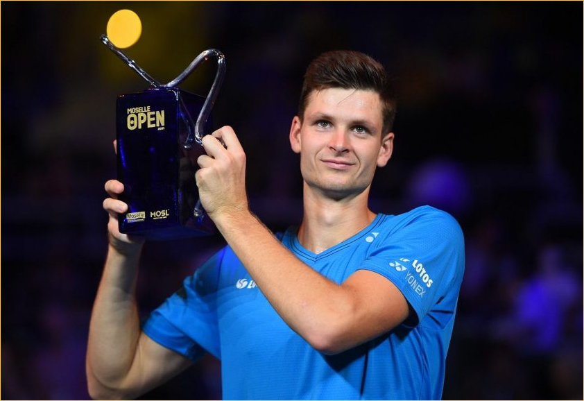 Hurkacz wins 2021 Metz title