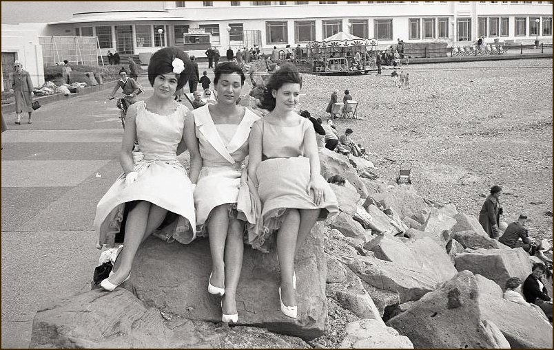Three Girls at the MH 1950s