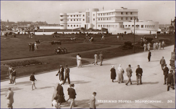Midnaln Hotel and fancy lamp post