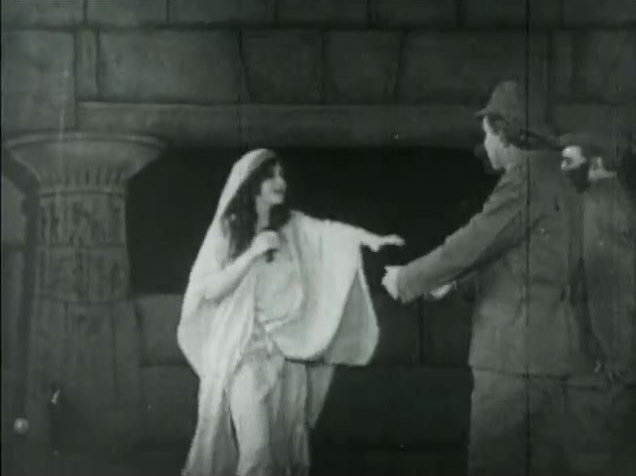 Ayesha leads Leo to the chamber of death